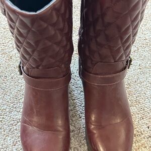 Shoe Dazzle Quilted Maroon Winter Boots